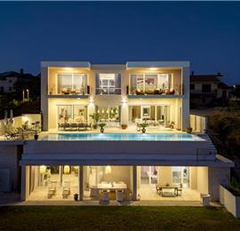Luxury 4-Bedroom Villa with generous sized Infinity Pool near Buje, Istria. Sleeps 8